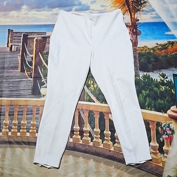 Lysse White Zippered Ankle Pants Size Medium - Picture 2 of 6